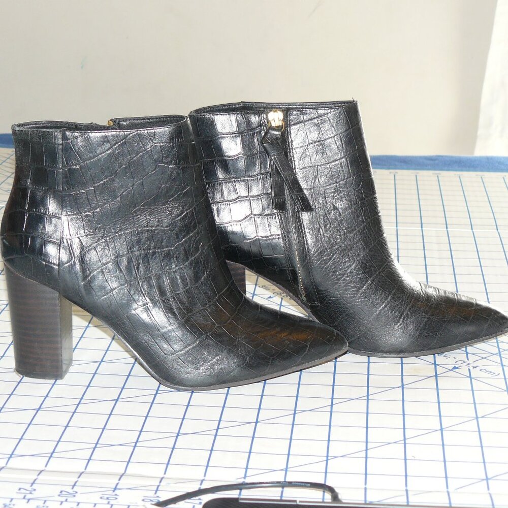 Boden black pointy toe Chelsea boots